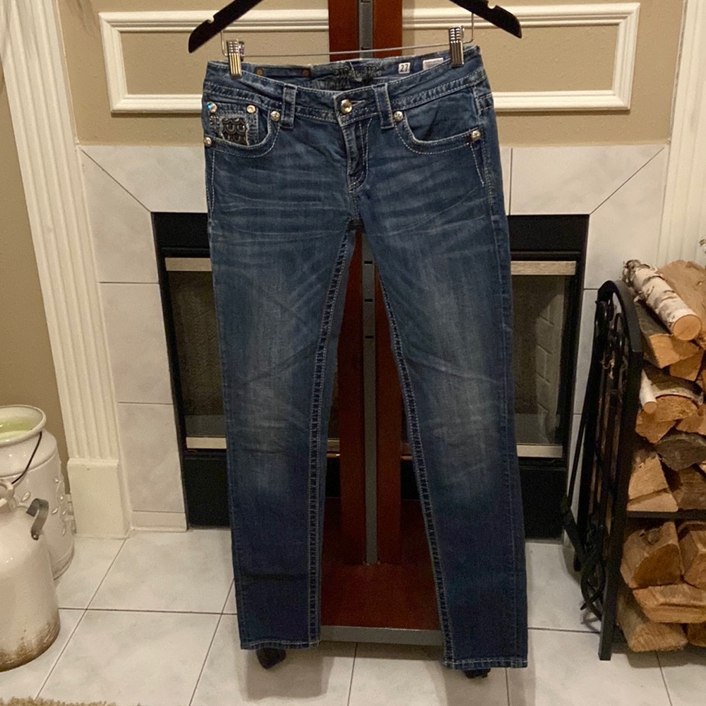 Miss Me. 27 skinny. 32 inseam signature rose